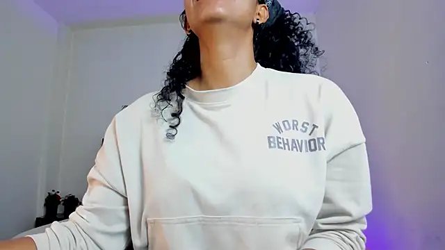 Ellie Alves online show from 10/08/25, 01:56