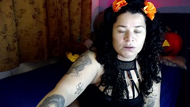 ANGELIQUE KLANE online show from 10/31/25, 05:15