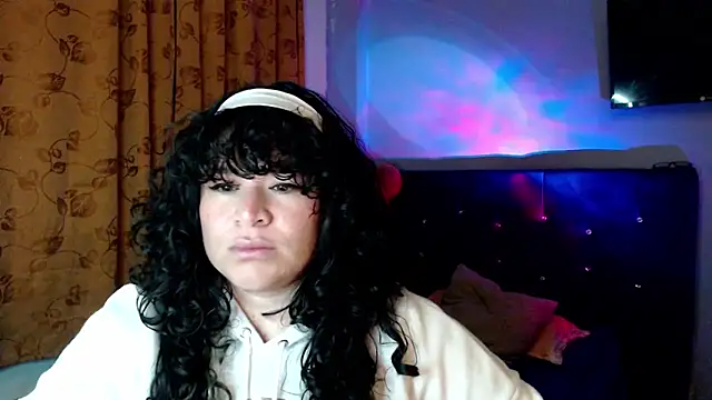 ANGELIQUE KLANE online show from 10/28/25, 05:50