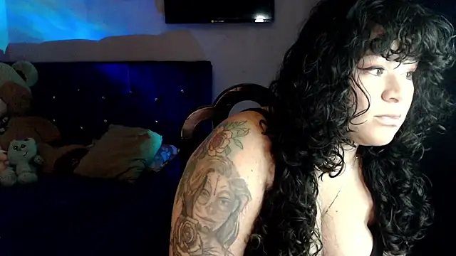 ANGELIQUE KLANE online show from 10/25/25, 04:44