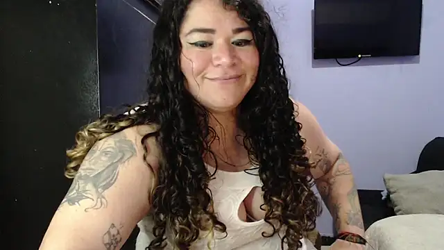 Snapshot of ANGELIQUE_KLANE chatting on 02/15/25, 06:12 ANGELIQUE KLANE online show from 02/15/25, 06:12