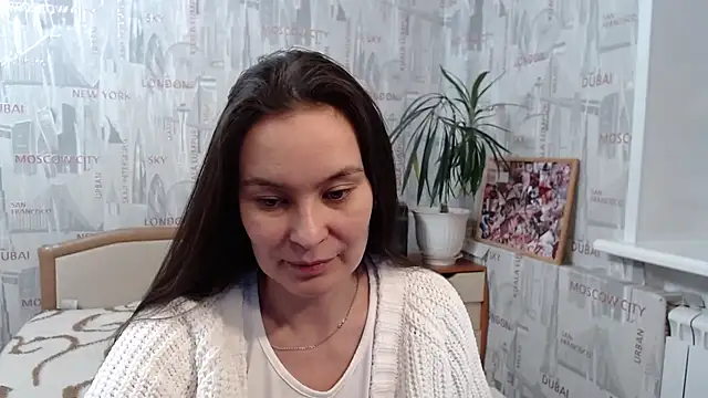 Snapshot of GinaQSoul chatting on 12/04/25, 11:42 GinaQSoul online show from 12/04/25, 11:42