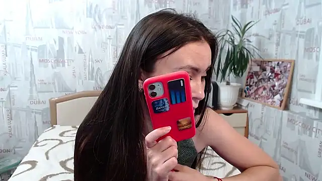 Snapshot of GinaQSoul chatting on 10/31/25, 11:18 GinaQSoul online show from 10/31/25, 11:18