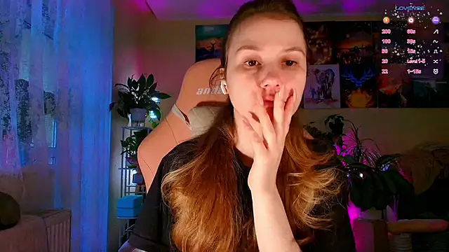 Snapshot of GoodWitch_ chatting on 12/23/25, 07:51 GoodWitch online show from 12/23/25, 07:51