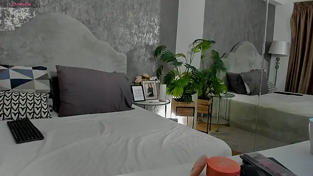 LisaCroft online show from 02/09/26, 06:33