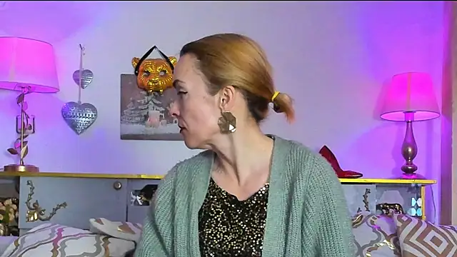 Snapshot of KateConner chatting on 03/20/25, 09:56 KateConner online show from 03/20/25, 09:56