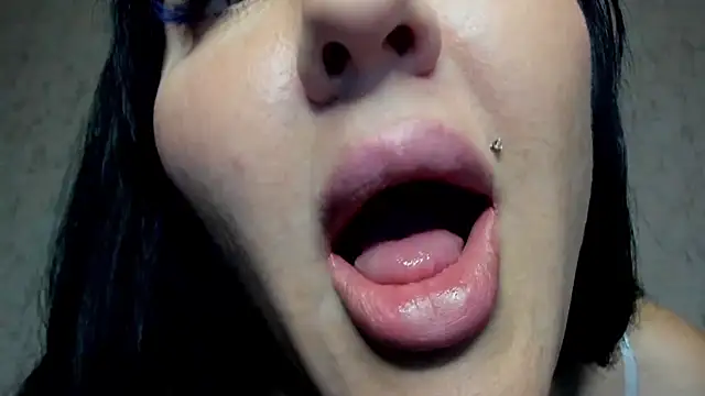 Snapshot of MissGulia chatting on 09/19/25, 03:32 MissGulia online show from 09/19/25, 03:32