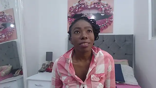 Snapshot of kirajohnson chatting on 02/18/25, 05:53 kirajohnson online show from 02/18/25, 05:53