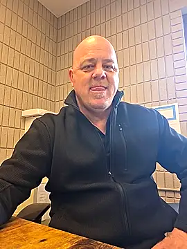 horny4you1 online show from 10/28/25, 07:02