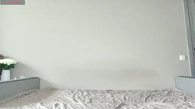 JuiliOnesunray online show from 04/09/26, 06:15