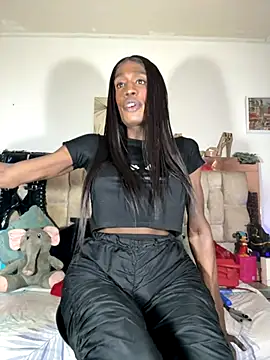 Snapshot of LeilaLopez chatting on 11/11/25, 10:26 LeilaLopez online show from 11/11/25, 10:26