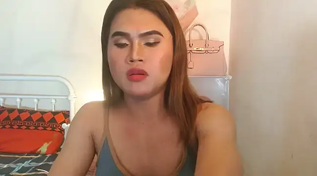 Snapshot of JustineBIGCUM chatting on 02/07/25, 01:43 JustineBIGCUM online show from 02/07/25, 01:43