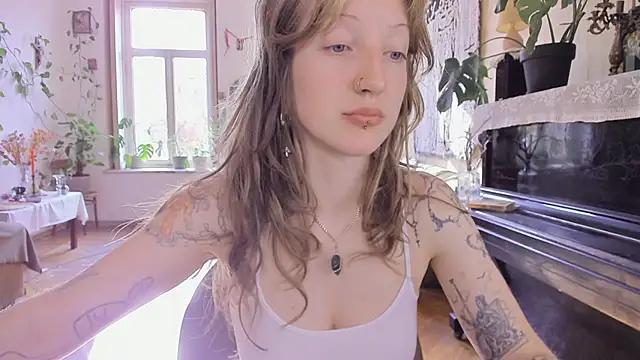 Snapshot of Miranda2_0 chatting on 11/08/25, 07:56 Miranda2 0 online show from 11/08/25, 07:56