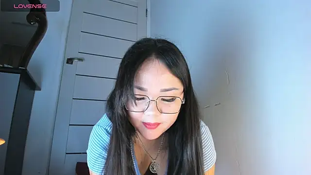 azure moon2 online show from 04/13/26, 01:37
