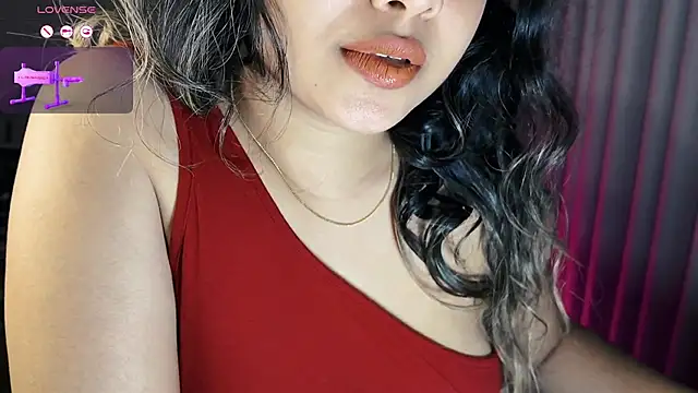 Snapshot of _neesha_414_ chatting on 11/29/25, 07:58 neesha 414 online show from 11/29/25, 07:58