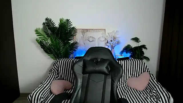 Snapshot of SEXY-GODDESabrina chatting on 03/04/25, 03:44 SEXY-GODDESabrina online show from 03/04/25, 03:44