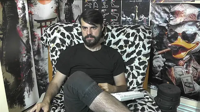 Snapshot of 00george chatting on 05/26/26, 11:47 00george online show from 05/26/26, 11:47