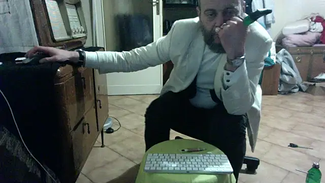 Snapshot of SsdobermannsS chatting on 04/29/26, 02:16 SsdobermannsS online show from 04/29/26, 02:16