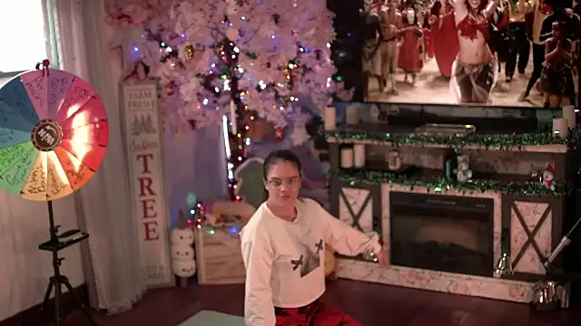 Nikki Torres online show from 11/19/25, 06:08