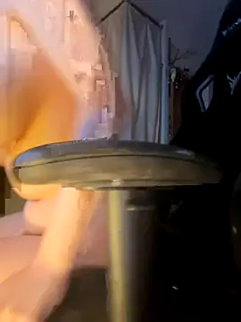 Snapshot of Remiliya chatting on 10/19/25, 11:57 Remiliya online show from 10/19/25, 11:57