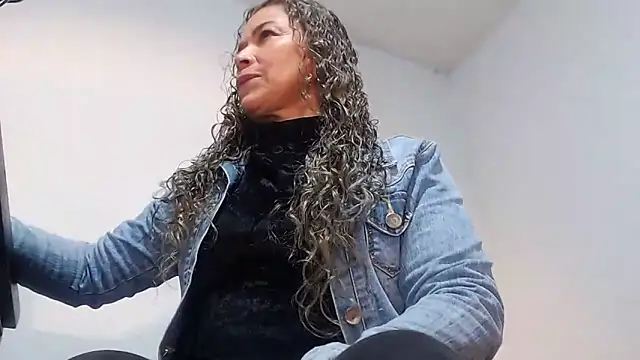 dalilasquirt1 online show from 02/10/26, 05:34