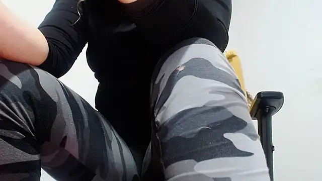 dalilasquirt1 online show from 10/25/25, 11:42