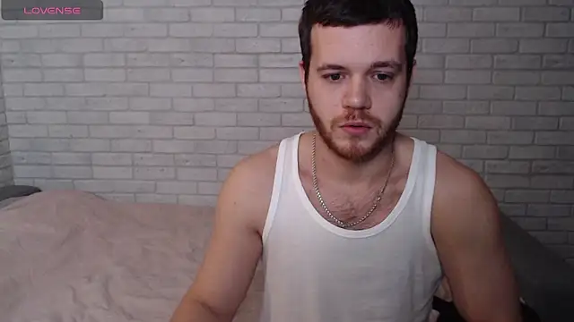 Snapshot of Alexxx_horny chatting on 12/15/25, 05:13 Alexxx horny online show from 12/15/25, 05:13