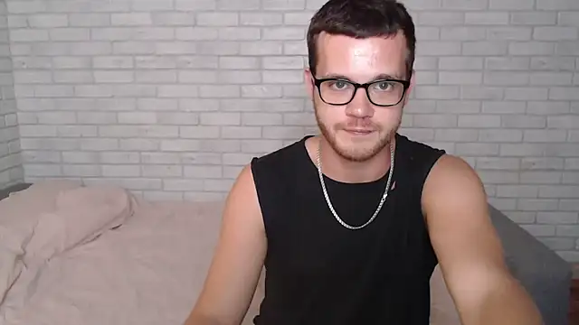 Snapshot of Alexxx_horny chatting on 09/17/25, 05:15 Alexxx horny online show from 09/17/25, 05:15
