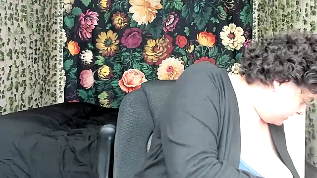 Exotic-Melons online show from 10/28/25, 06:51