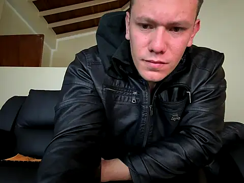 Snapshot of simon_and_david chatting on 10/06/25, 03:40 simon and david online show from 10/06/25, 03:40