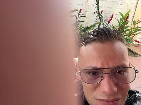 Snapshot of simon_and_david chatting on 12/14/25, 07:08 simon and david online show from 12/14/25, 07:08