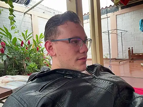 Snapshot of simon_and_david chatting on 11/09/25, 09:41 simon and david online show from 11/09/25, 09:41