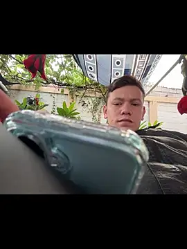 Snapshot of simon_and_david chatting on 11/02/25, 10:04 simon and david online show from 11/02/25, 10:04