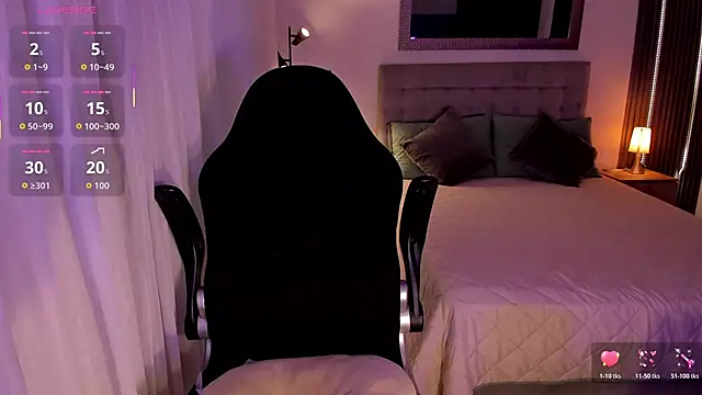 Snapshot of AmyWood chatting on 10/27/25, 07:37 AmyWood online show from 10/27/25, 07:37