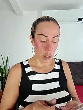 YOURSDEBORA online show from 11/26/25, 07:47