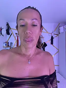 Snapshot of YOURSDEBORA chatting on 06/04/26, 07:07 YOURSDEBORA online show from 06/04/26, 07:07