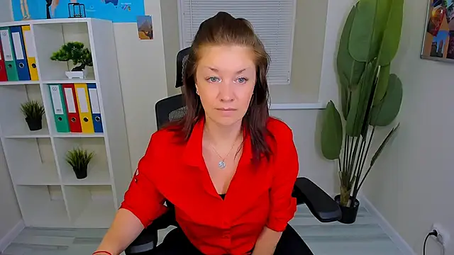 Snapshot of AnaMills chatting on 10/10/25, 10:05 AnaMills online show from 10/10/25, 10:05