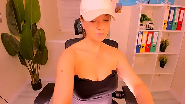 AnaMills online show from 12/23/25, 10:14