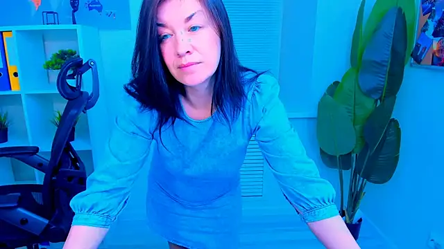 Snapshot of AnaMills chatting on 05/21/26, 10:23 AnaMills online show from 05/21/26, 10:23