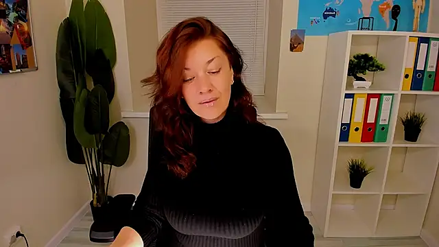 Snapshot of AnaMills chatting on 11/11/25, 10:10 AnaMills online show from 11/11/25, 10:10