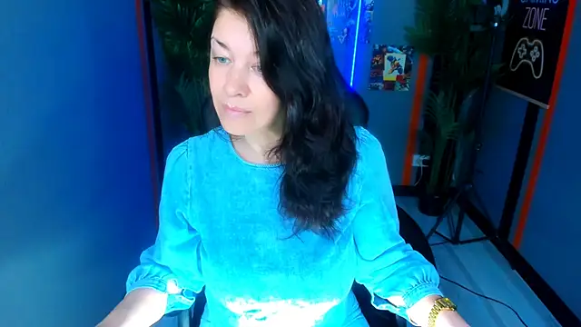 Snapshot of AnaMills chatting on 05/15/26, 10:13 AnaMills online show from 05/15/26, 10:13