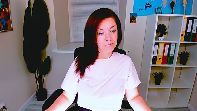 Snapshot of AnaMills chatting on 11/06/25, 10:41 AnaMills online show from 11/06/25, 10:41