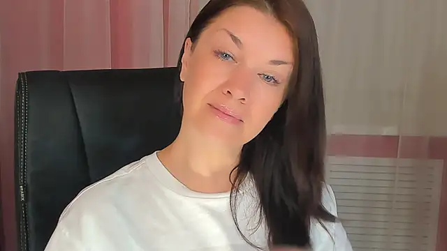 Snapshot of AnaMills chatting on 06/19/26, 08:36 AnaMills online show from 06/19/26, 08:36
