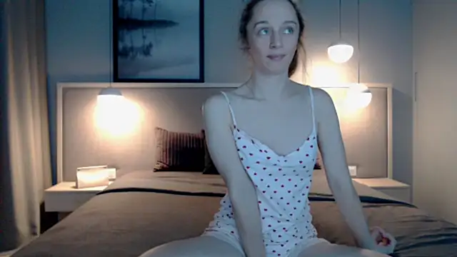 ShySchoolGirl online show from 10/21/25, 08:52