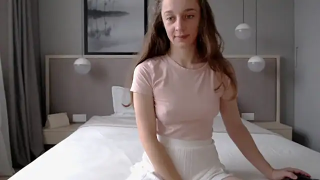 ShySchoolGirl online show from 12/04/25, 09:41