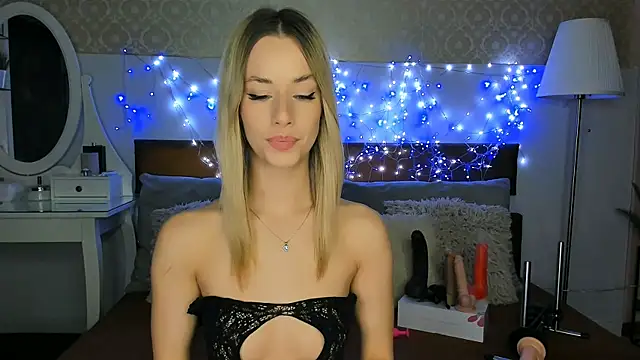 MiaBeeXX online show from 12/03/25, 03:00