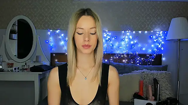 MiaBeeXX online show from 10/29/25, 11:31