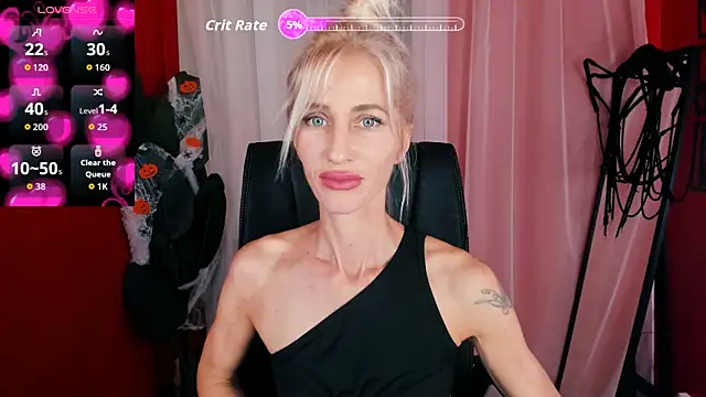 Snapshot of CindySw chatting on 10/27/25, 10:27 CindySw online show from 10/27/25, 10:27