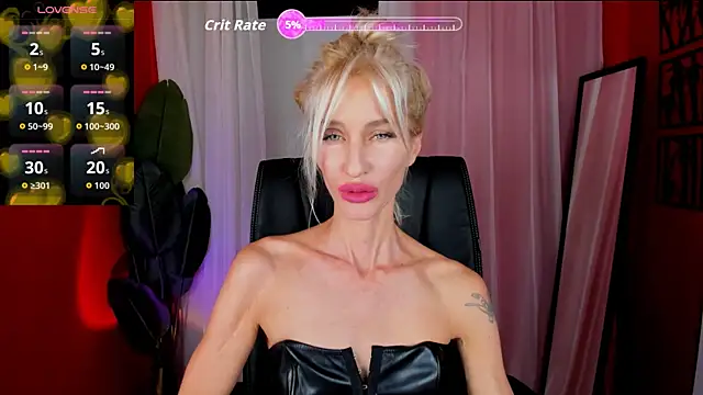 Snapshot of CindySw chatting on 10/18/25, 10:17 CindySw online show from 10/18/25, 10:17