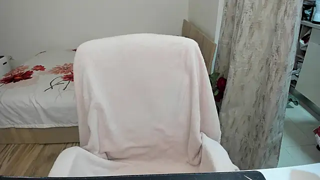 KrissLoona online show from 06/11/26, 09:56